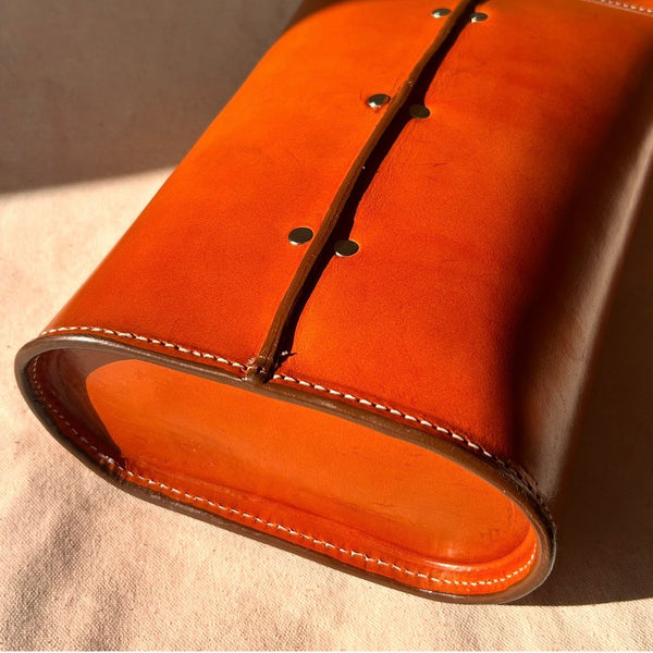 Bottom of leather wine case 